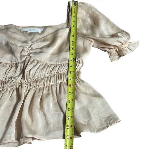 ASTR The Label balloon sleeve smocked top, ruffles,peplum, gold,whimsy,feminine - Picture 9 of 11